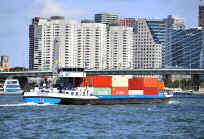 Barge11 (3).JPG (550632 bytes)