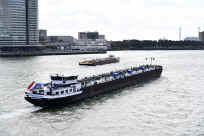 Barge11 (9).JPG (445363 bytes)
